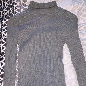 gray long sleeve turtle neck